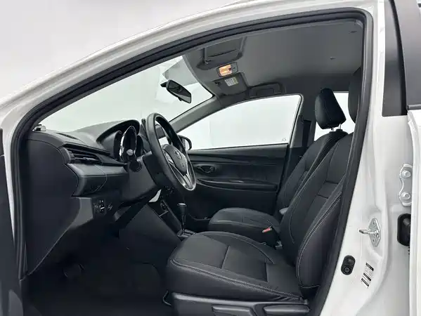 Toyota Yaris L 2023