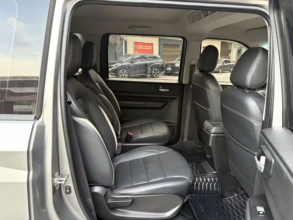 Wuling Hongguang PLUS 2019 — фото 11