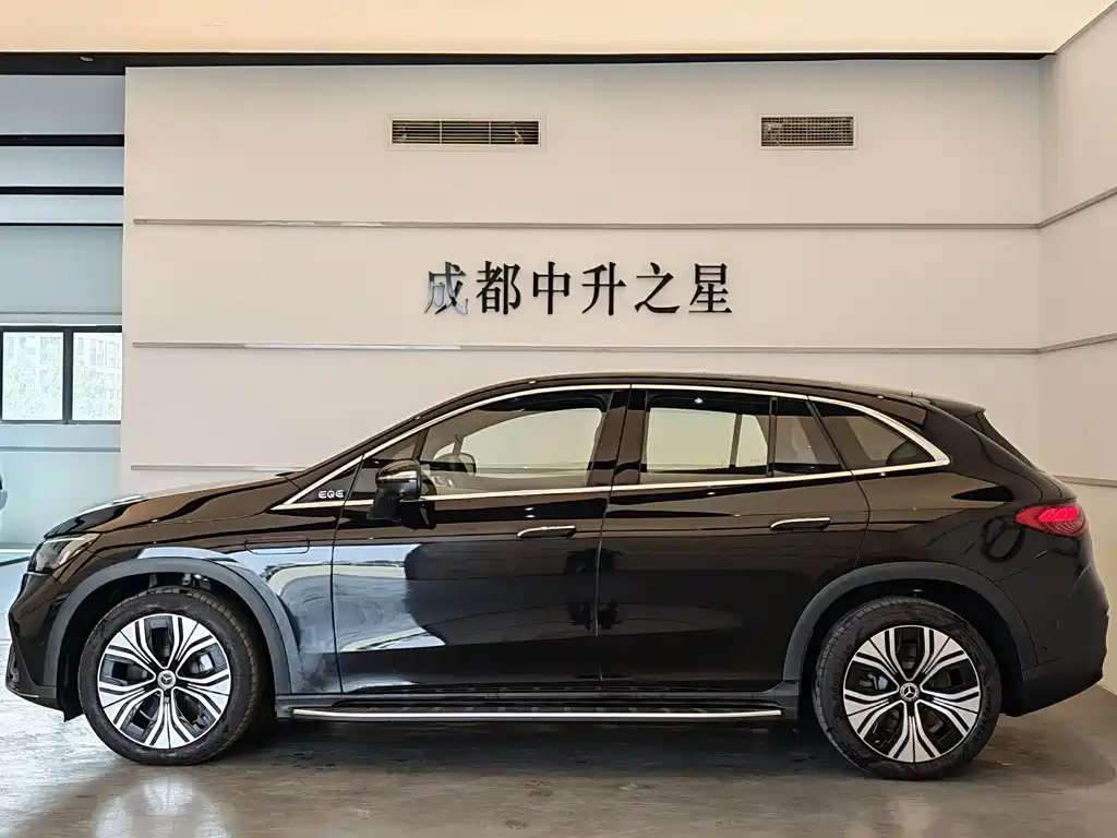 Mercedes-Benz EQE SUV 2025 — фото 4