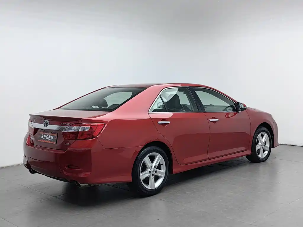 Toyota Camry 2014 — фото 2