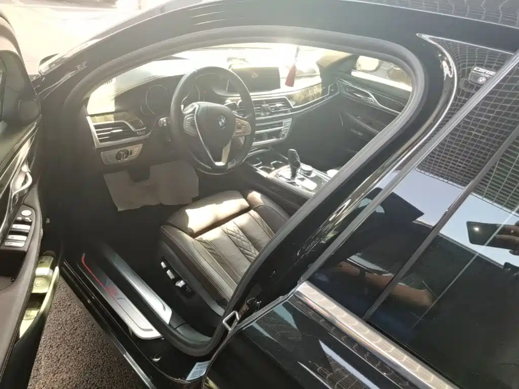 BMW 7 Series 2017 — фото 15