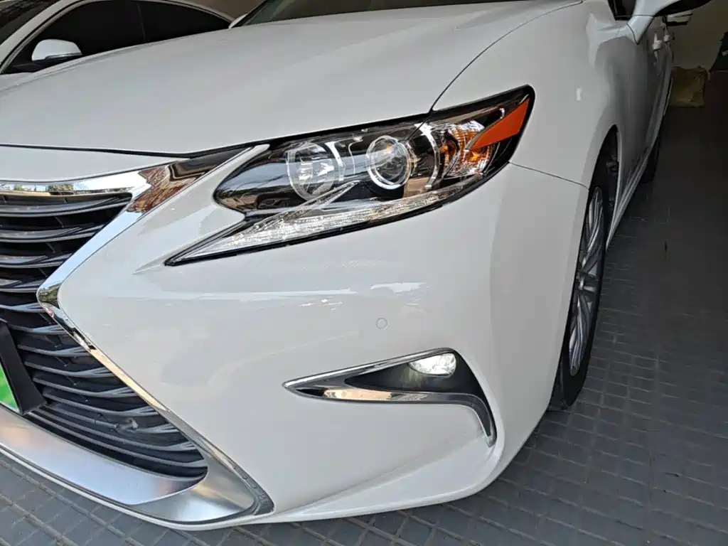 Lexus ES 2016 — фото 24