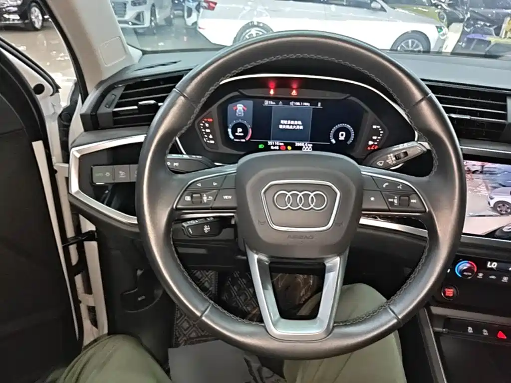 Audi Q3 2022 — фото 11