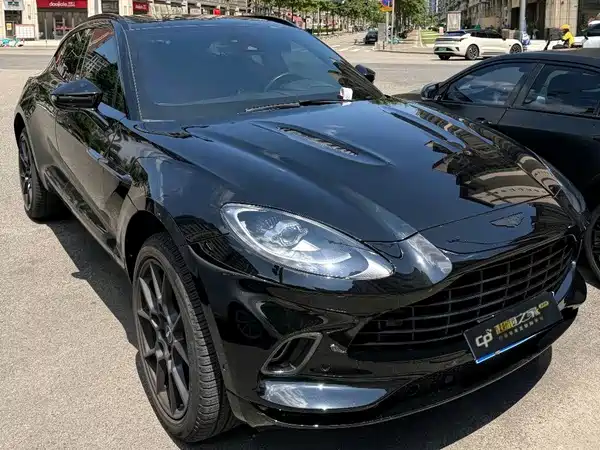 Aston Martin DBX 2022