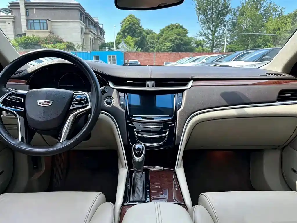 Cadillac XTS 2016 — фото 11