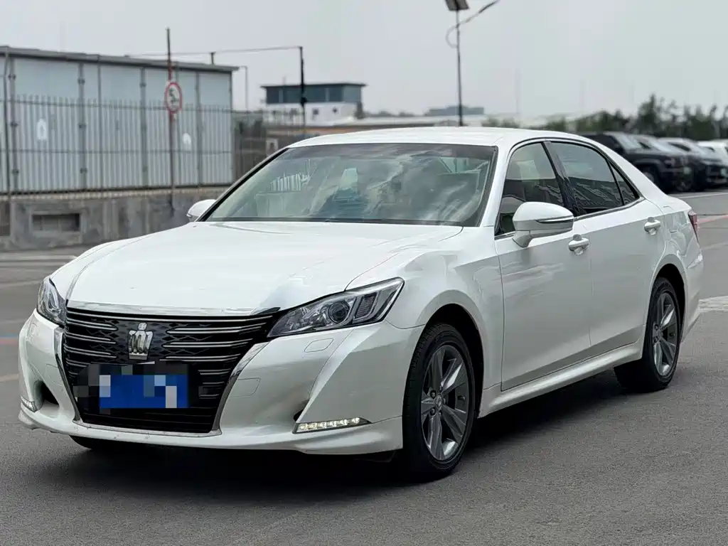 Toyota Crown 2018 — фото 1