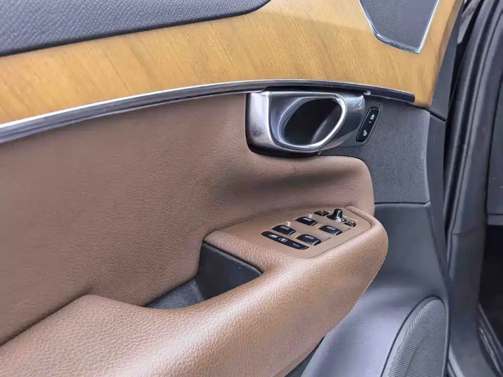 Volvo XC90 2020 — фото 25