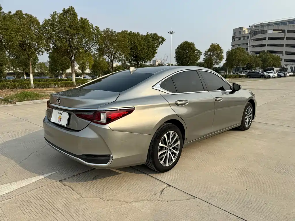 Lexus ES 2024 — фото 16