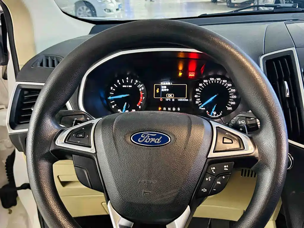 Ford Edge 2016 — фото 9