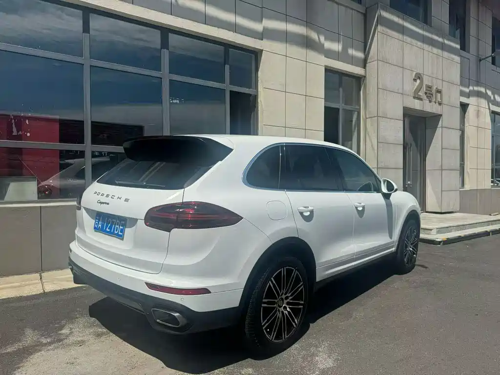 Porsche Cayenne 2017 — фото 9