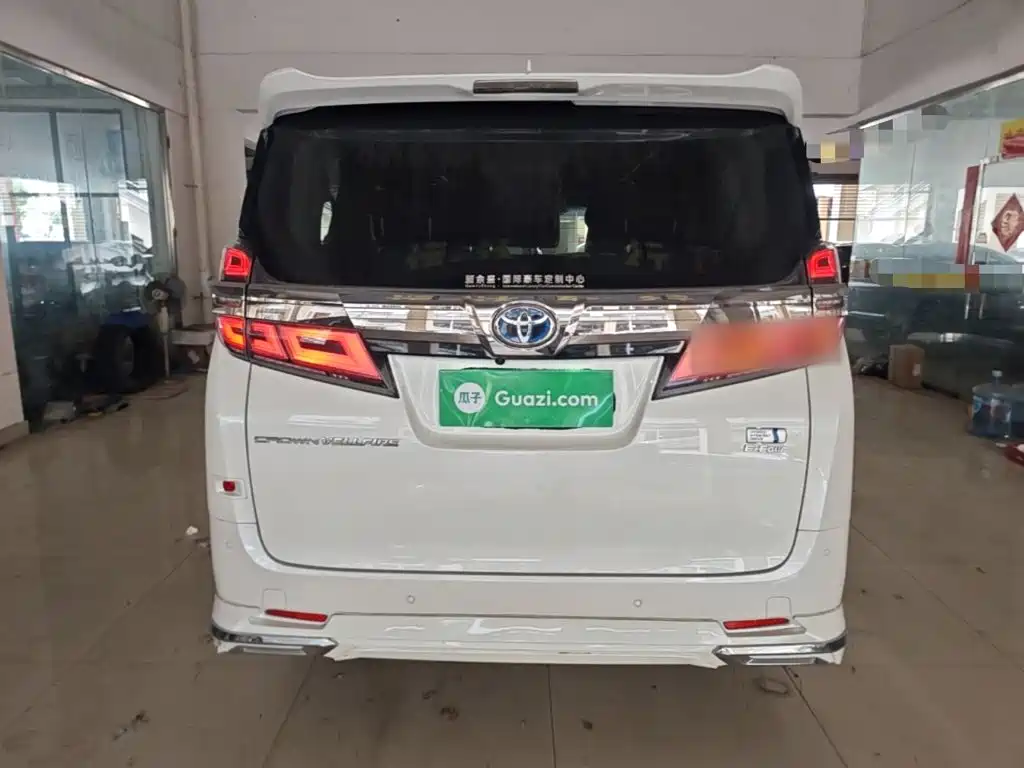 Toyota Vellfire 2022 — фото 6