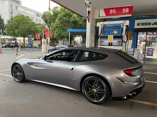 Ferrari FF 2016