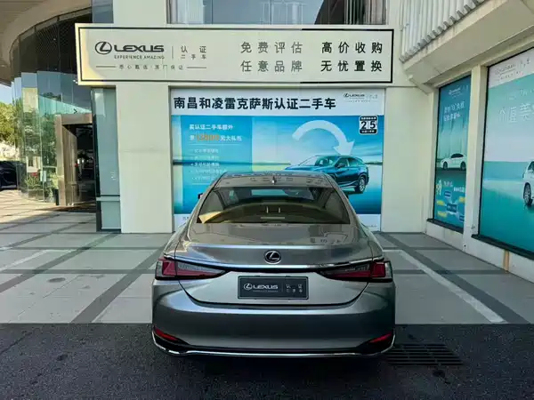 Lexus ES 2023