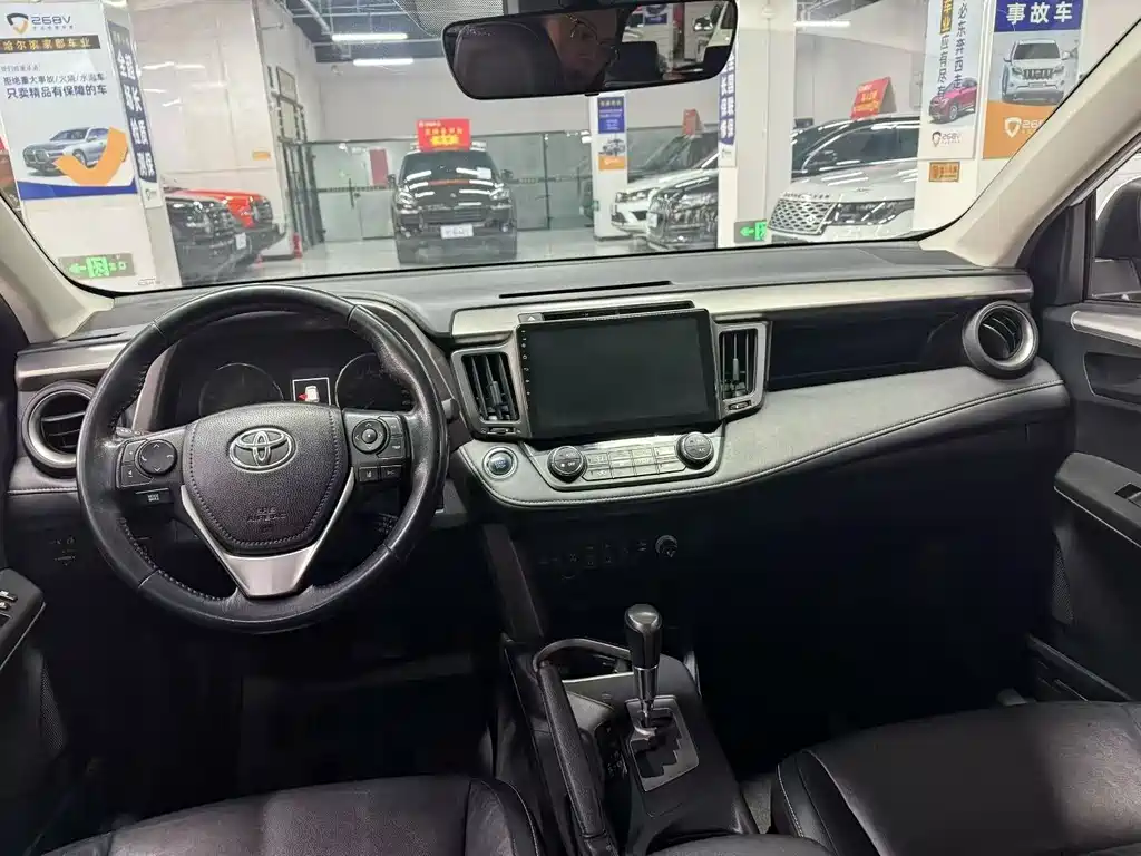 Toyota RAV4 2019 — фото 8