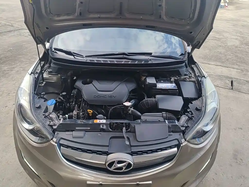 Hyundai Elantra 2015 — фото 20