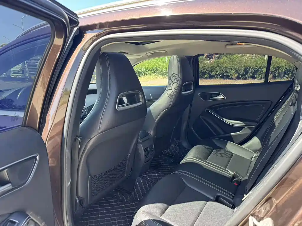 Mercedes-Benz GLA 2015 — фото 11