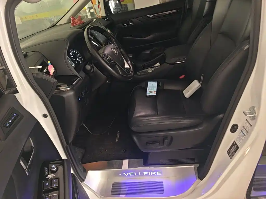 Toyota Vellfire 2022 — фото 15