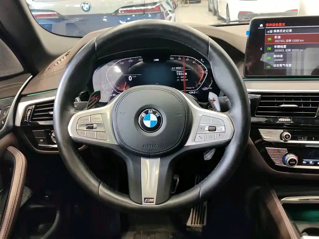 BMW 5 Series 2023 — фото 11