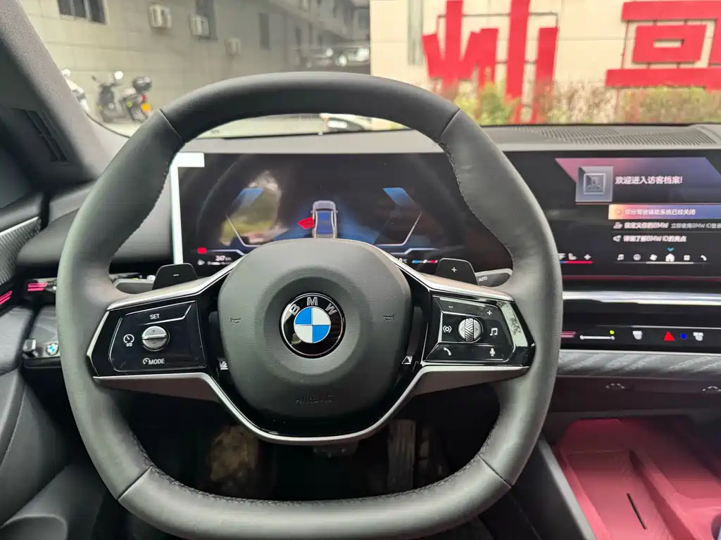 BMW 5 Series 2025 — фото 11