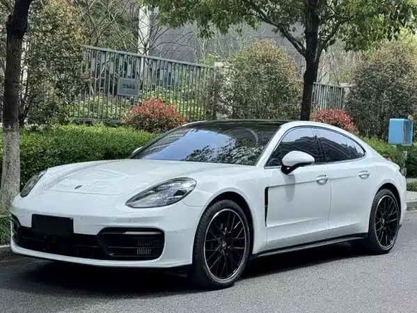 Porsche Panamera 2021