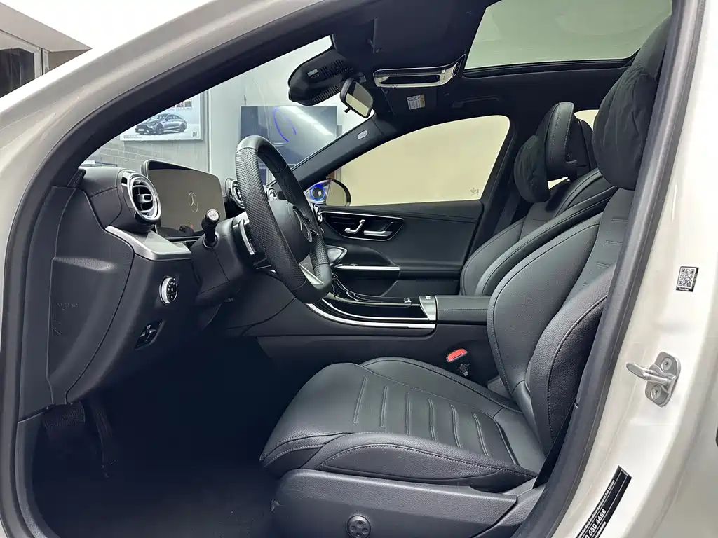 Mercedes-Benz C-Class 2024 — фото 10