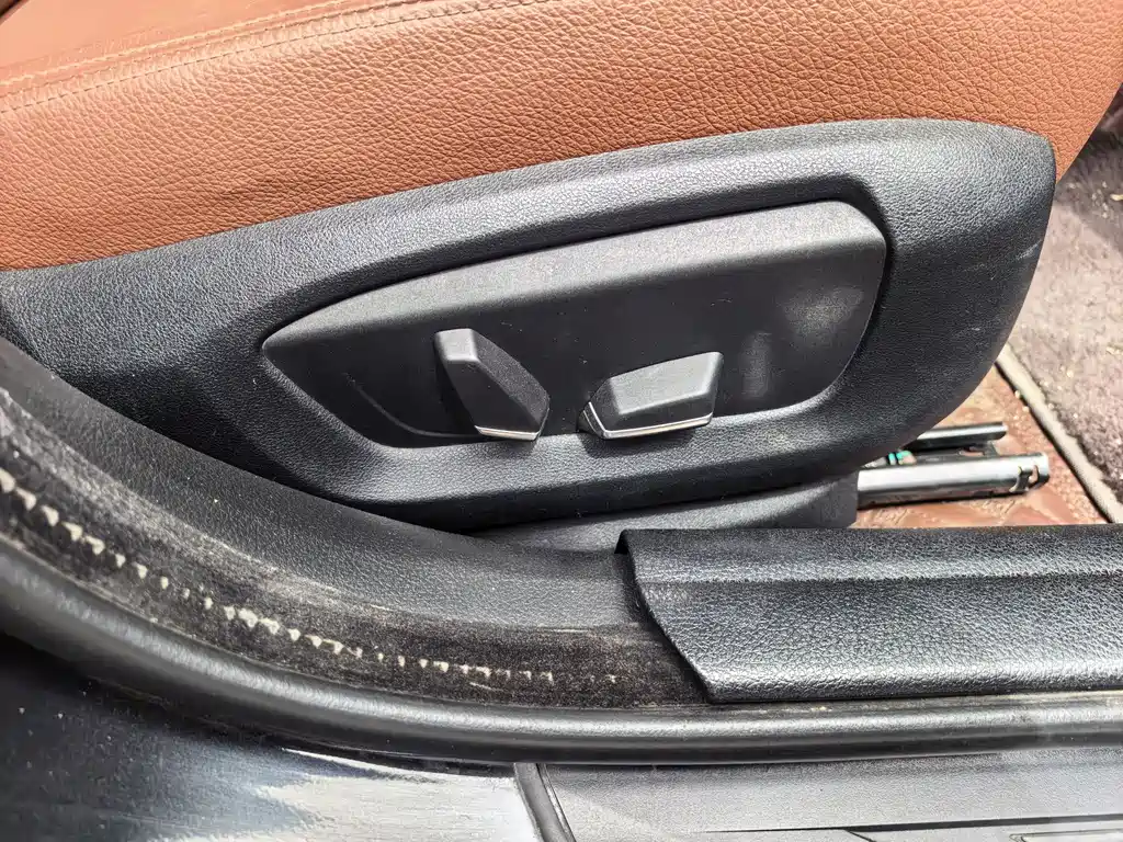 BMW 5 Series 2017 — фото 10