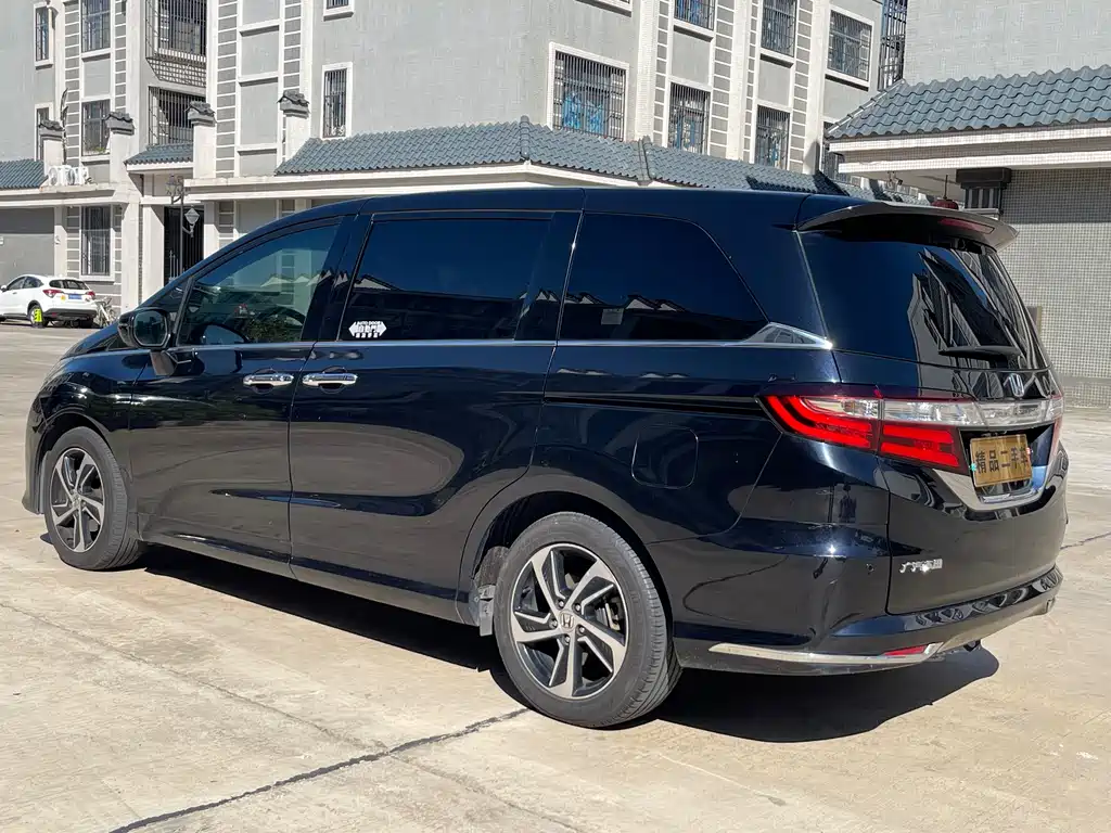 Honda Odyssey 2017 — фото 5