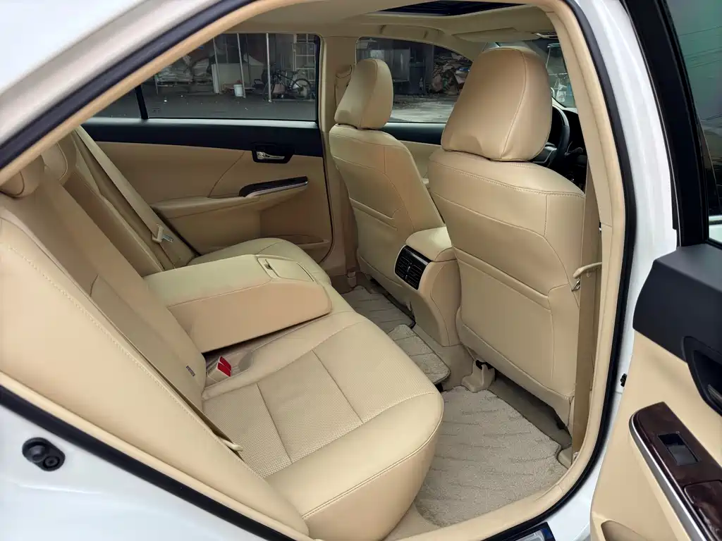 Toyota Camry 2017 — фото 21