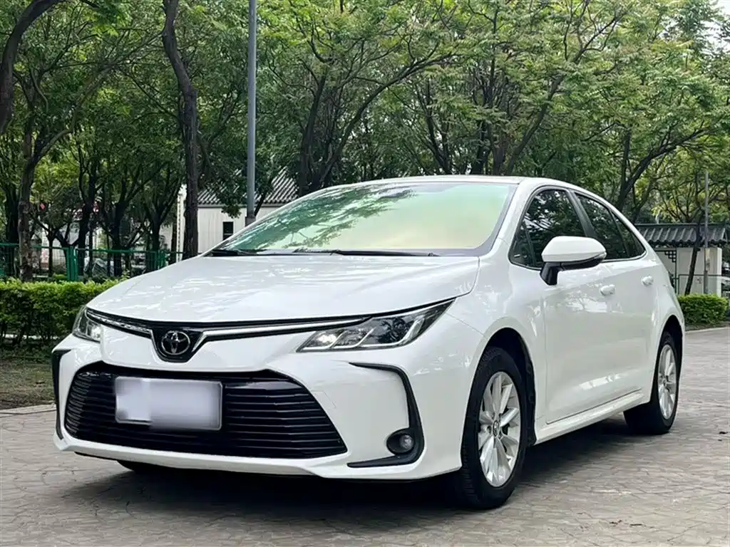 Toyota Corolla 2021 — фото 1