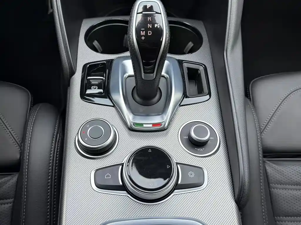 Alfa Romeo Giulia 2025 — фото 14