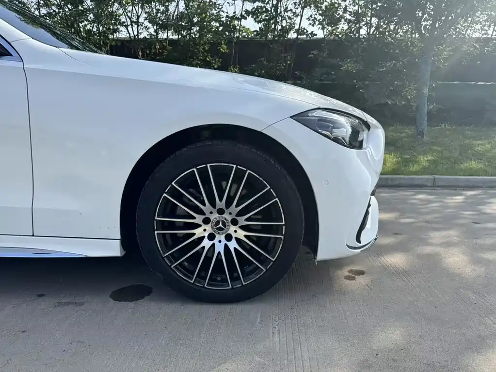 Mercedes-Benz C-Class 2025