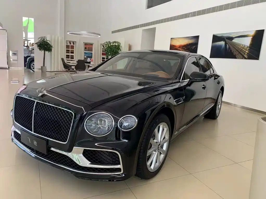 Bentley Flying Spur 2026 — фото 1