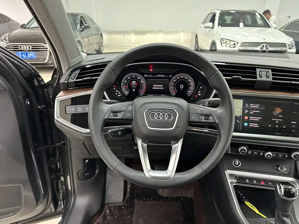 Audi Q3 2023 — фото 15