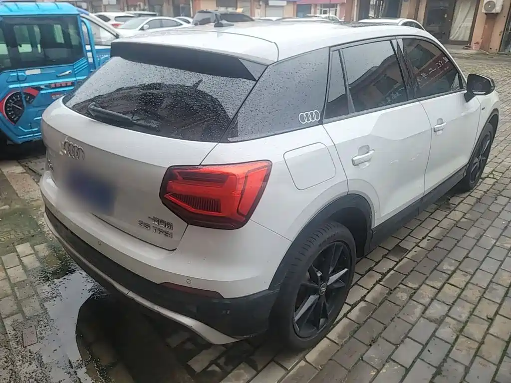 Audi Q2L 2020