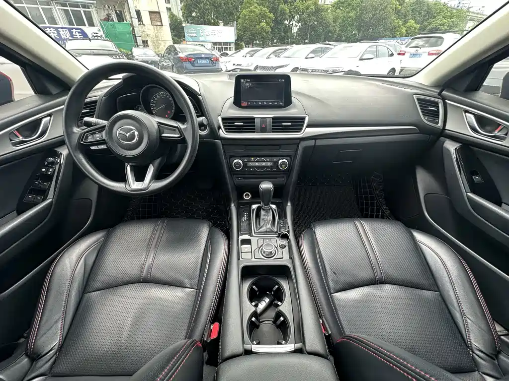 Mazda 3 Axela 2019 — фото 13