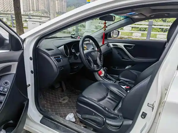 Hyundai Elantra Langdong 2012