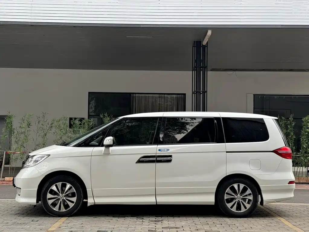 Honda Elysion 2015 — фото 11