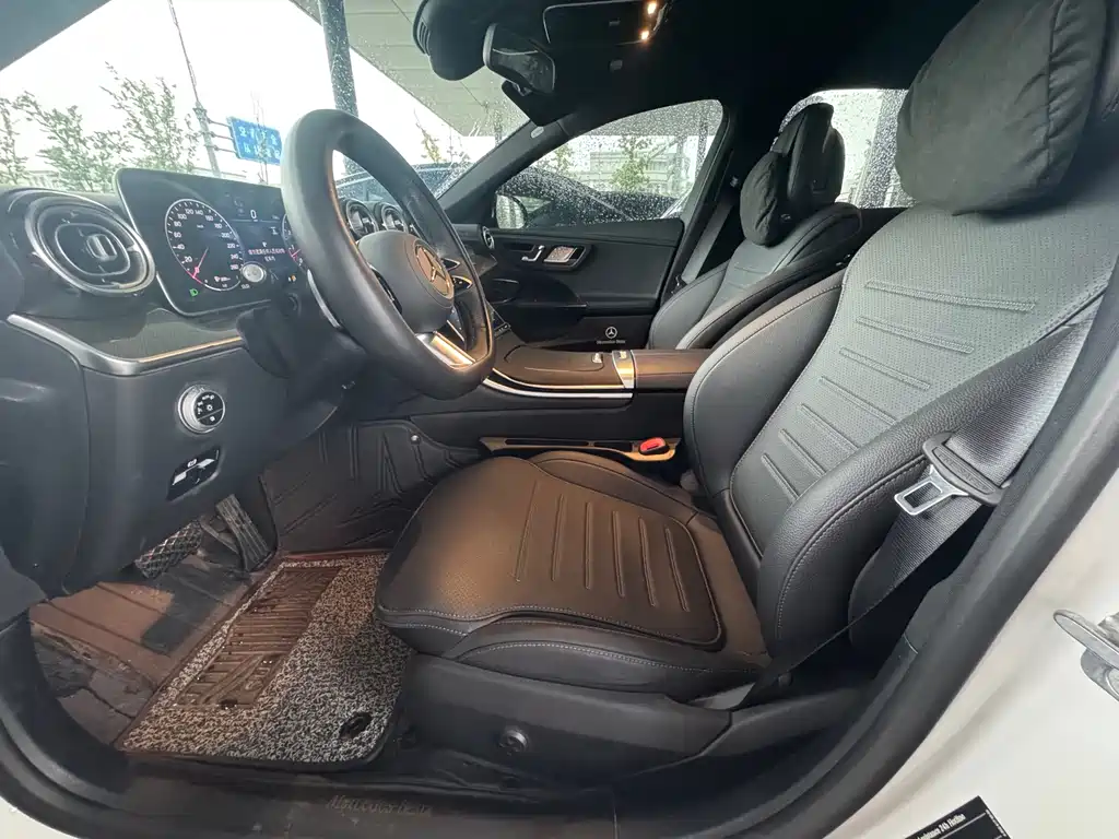 Mercedes-Benz C-Class 2025 — фото 16