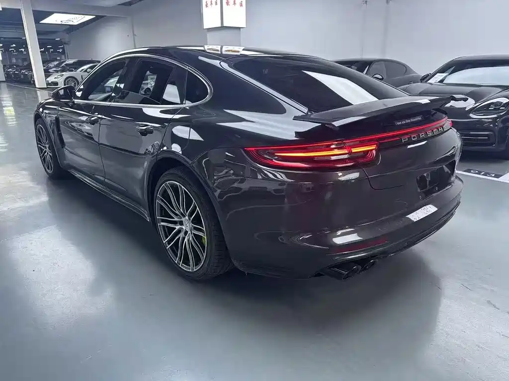 Porsche Panamera 2018 — фото 18