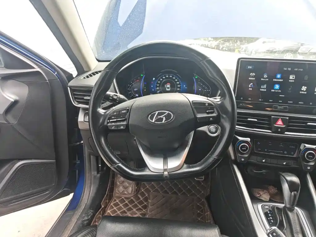 Hyundai Festa 2018 — фото 11