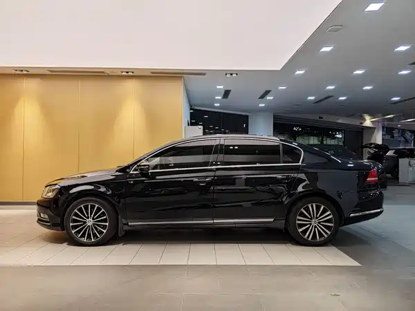 Volkswagen Magotan 2013
