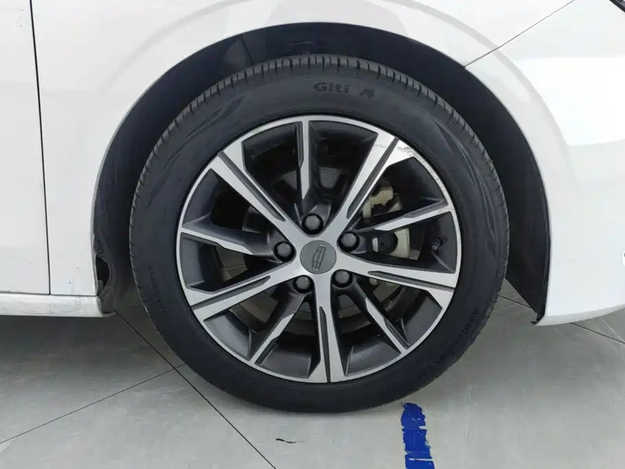 Geely Emgrand 2021
