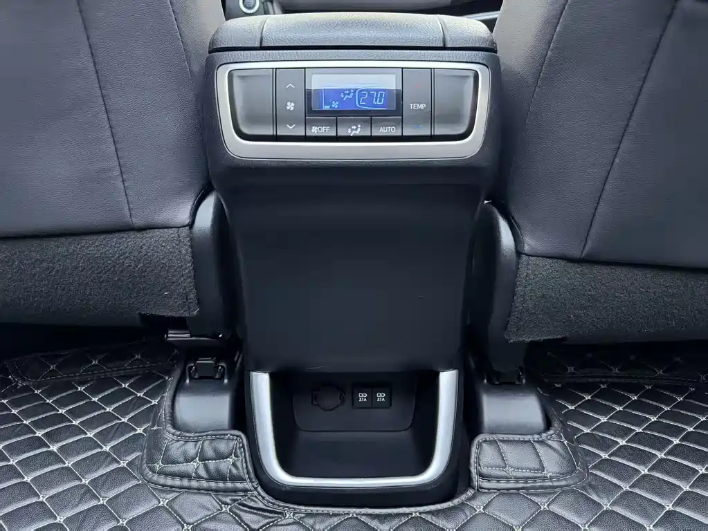 Toyota Highlander 2018 — фото 13