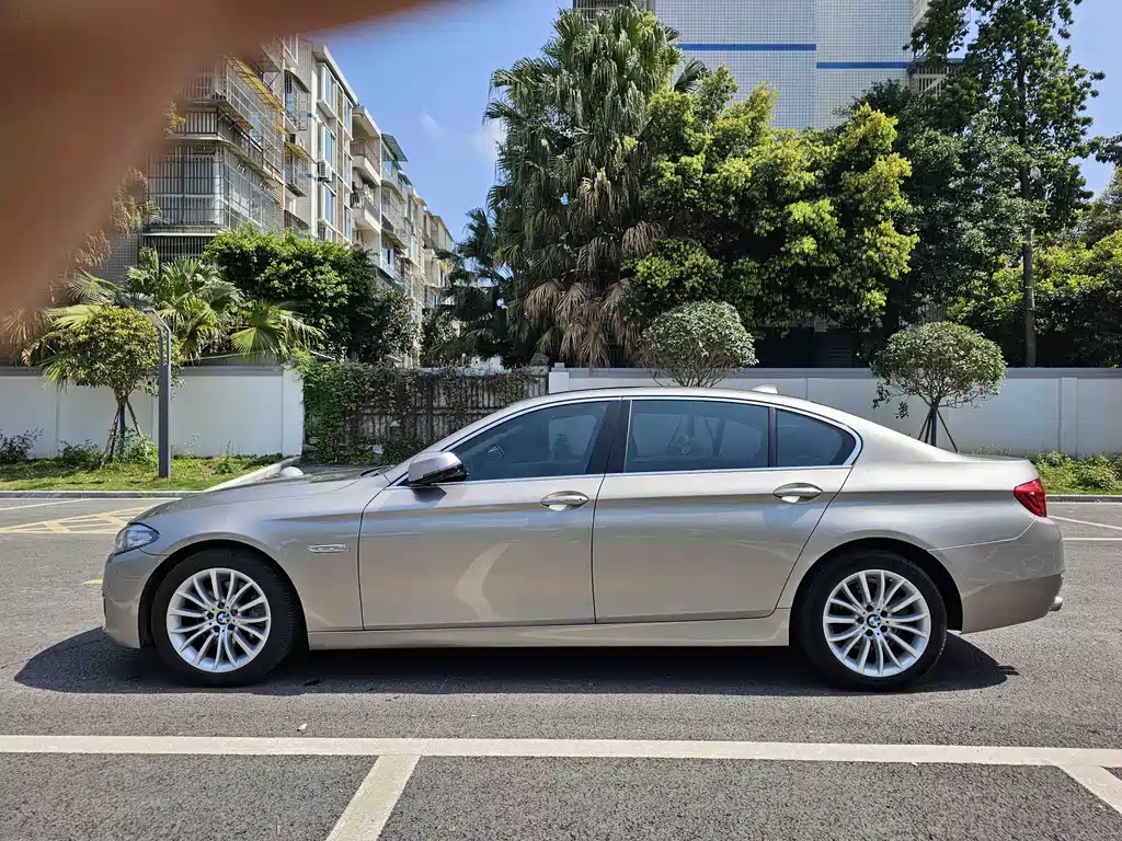 BMW 5 Series 2016 — фото 3