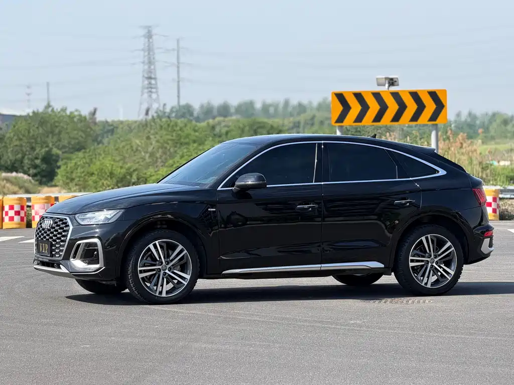 Audi Q5L Sportback 2021 — фото 1