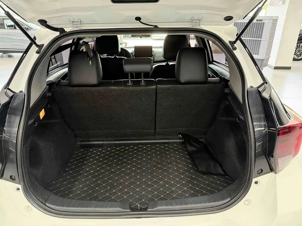 Toyota Yaris L 2022 — фото 14