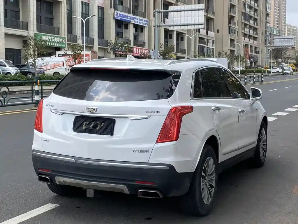 Cadillac XT5 2017 — фото 18