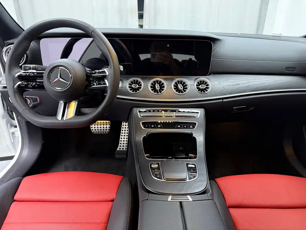 Mercedes-Benz E-Class 2023 — фото 8