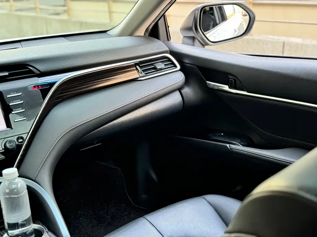 Toyota Camry 2018 — фото 15