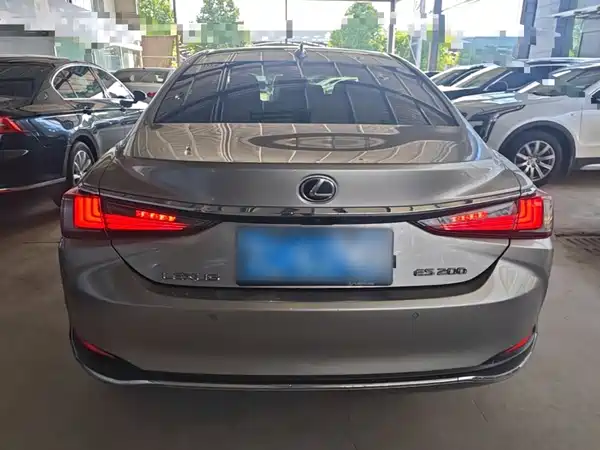 Lexus ES 2024